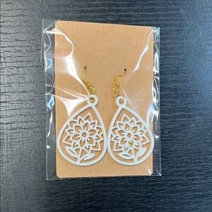 Elegant White Floral Drop Earrings Gold Plated Hypoallergenic